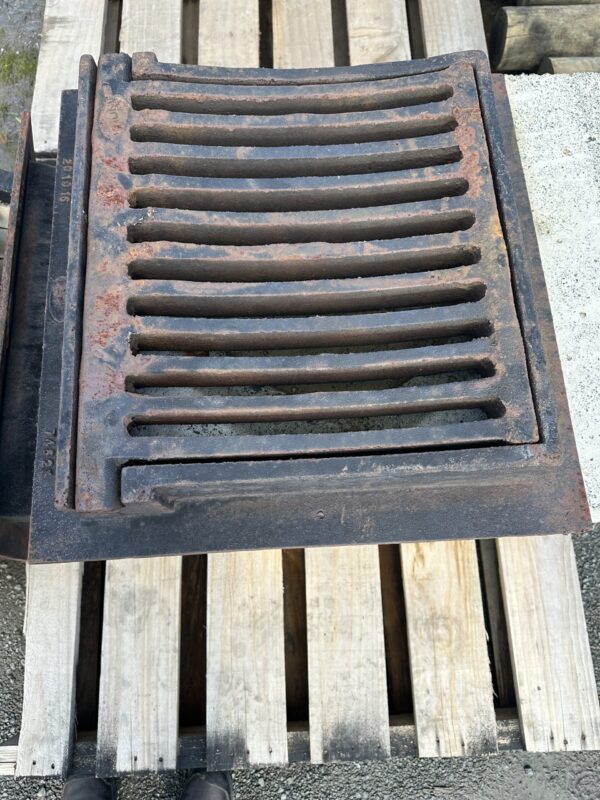 Cast Iron Frame & Grate for Cesspit*