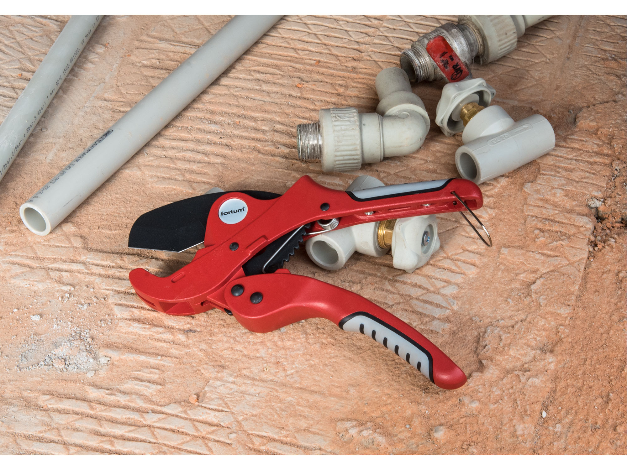 Fortum: PVC Pipe Cutter, Aluminum Body, Triangle TEFLON coated blade, Max 42mm Pipe - Image 4