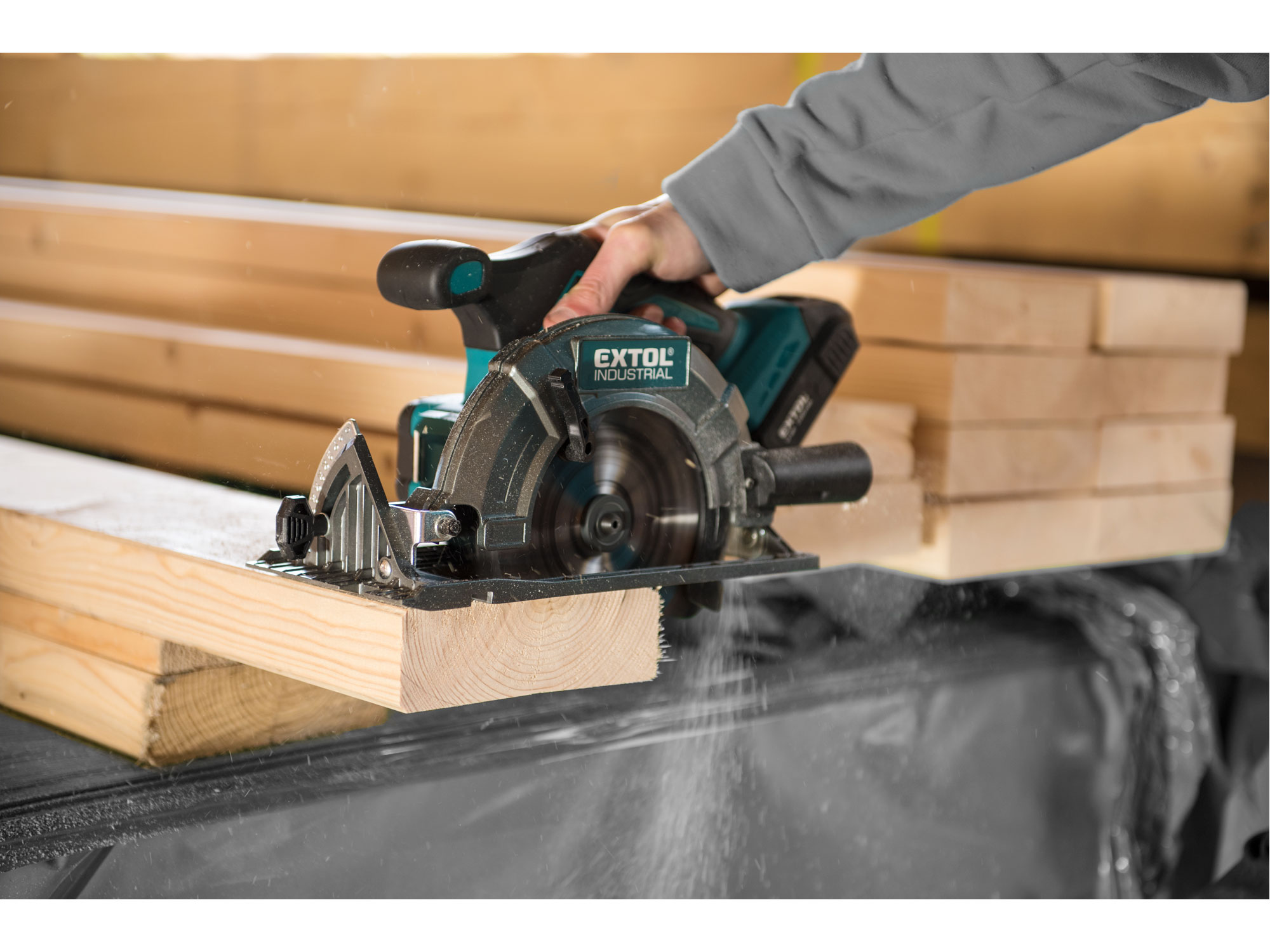 Extol Premium: Cordless Circular Saw with Brushless Motor, SHARE20V with Bonus 4Ah Battery - Image 4