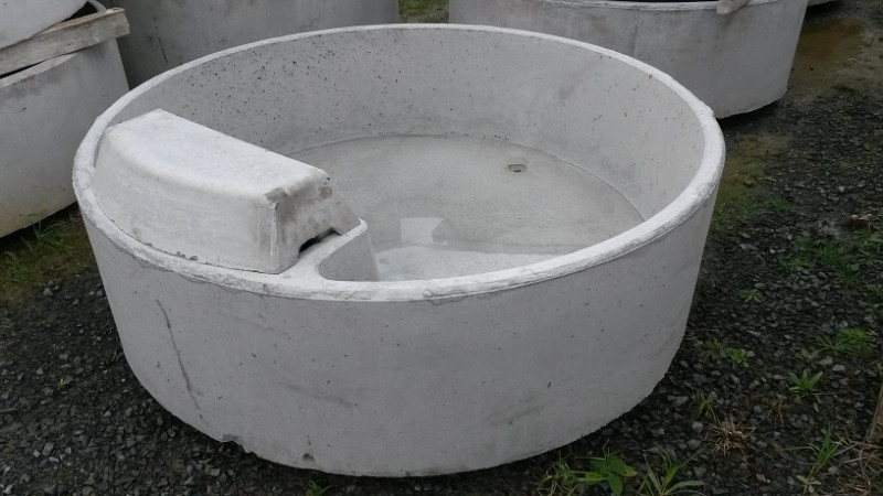 CONCRETE Troughs Round Ballcock Protected 100 Gallon / 455 L